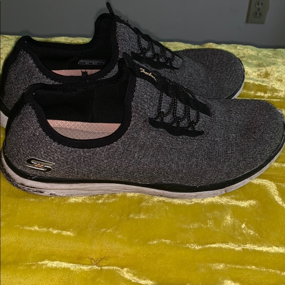 Skechers tennis shoes